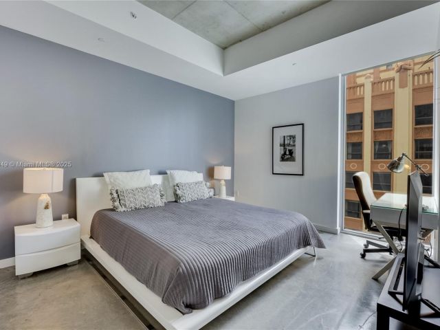 1-bedroom condo for sale in Miami - 151 SE 1st St 1003 - MondialRealty
