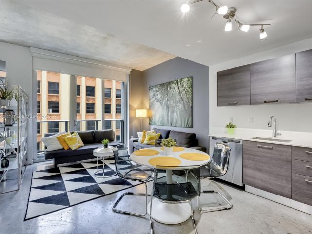 1-bedroom condo for sale in Miami - 151 SE 1st St 1003 - MondialRealty