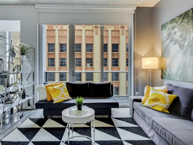 1-bedroom condo for sale in Miami - 151 SE 1st St 1003 - MondialRealty