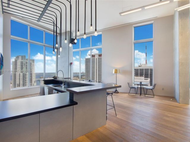 1-bedroom condo for sale in Miami - 151 SE 1st St 1003 - MondialRealty