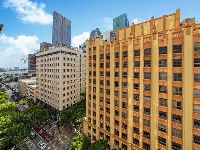 1-bedroom condo for sale in Miami - 151 SE 1st St 1003 - MondialRealty