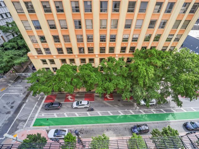 1-bedroom condo for sale in Miami - 151 SE 1st St 1003 - MondialRealty