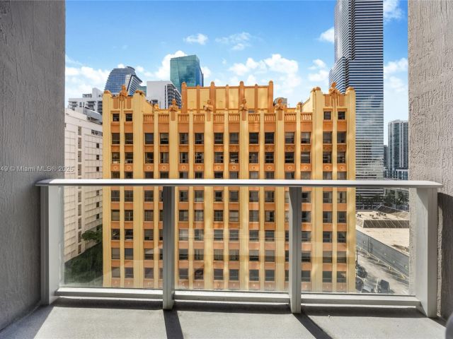 1-bedroom condo for sale in Miami - 151 SE 1st St 1003 - MondialRealty