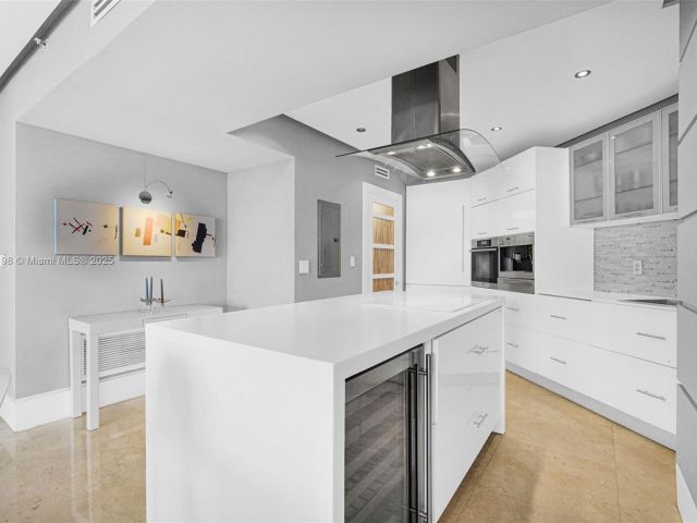 Apartment for rent  Unit #1103 - photo 6601031