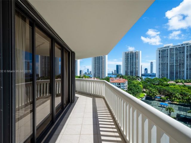 Apartment for sale  Unit #1002 - photo 6619101