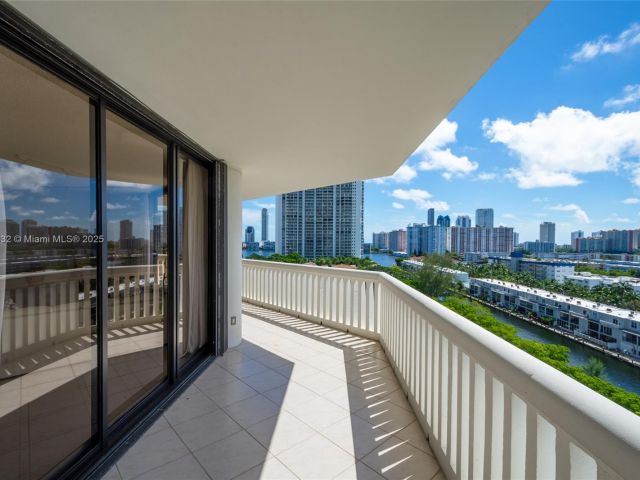 Apartment for sale  Unit #1002 - photo 6619102