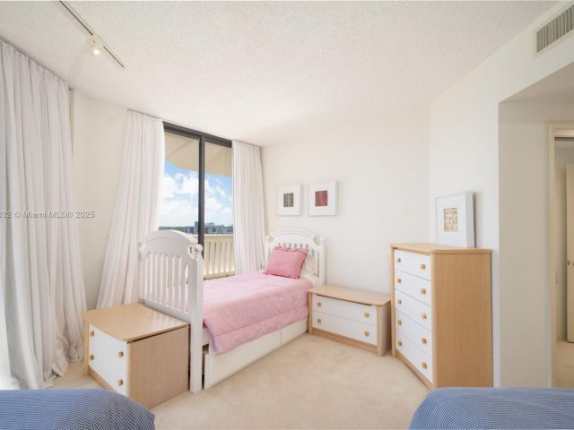 Apartment for sale  Unit #1002 - photo 6619105