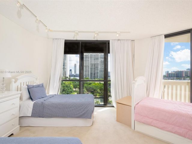 Apartment for sale  Unit #1002 - photo 6619106