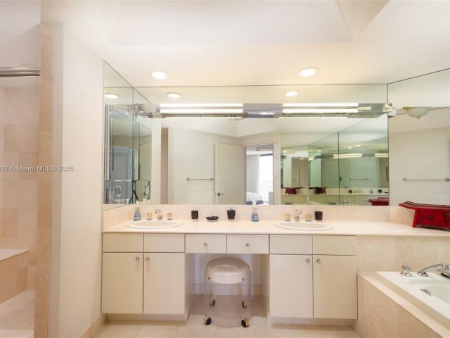 Apartment for sale  Unit #1002 - photo 6619107