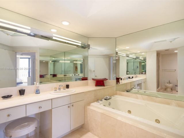 Apartment for sale  Unit #1002 - photo 6619108