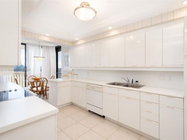 Apartment for sale  Unit #1002 - photo 6619114