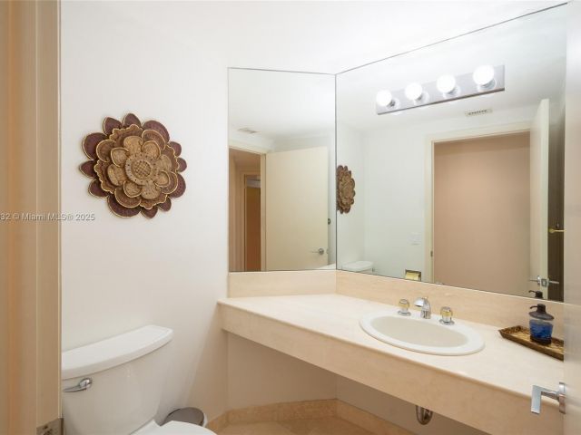 Apartment for sale  Unit #1002 - photo 6619115