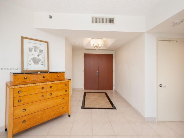 Apartment for sale  Unit #1002 - photo 6619116