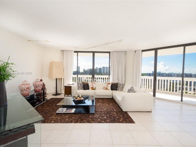 Apartment for sale  Unit #1002 - photo 6619119