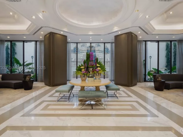 2-bedroom condo for sale in Aventura - 2000 Island Blvd 1002 - MondialRealty