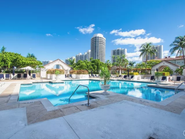 2-bedroom condo for sale in Aventura - 2000 Island Blvd 1002 - MondialRealty