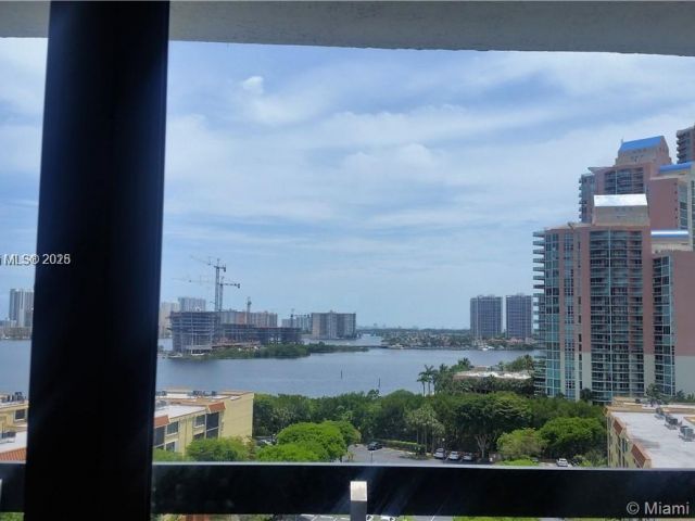 2-bedroom condo for sale in Aventura - 3400 NE 192nd St 2103 - MondialRealty
