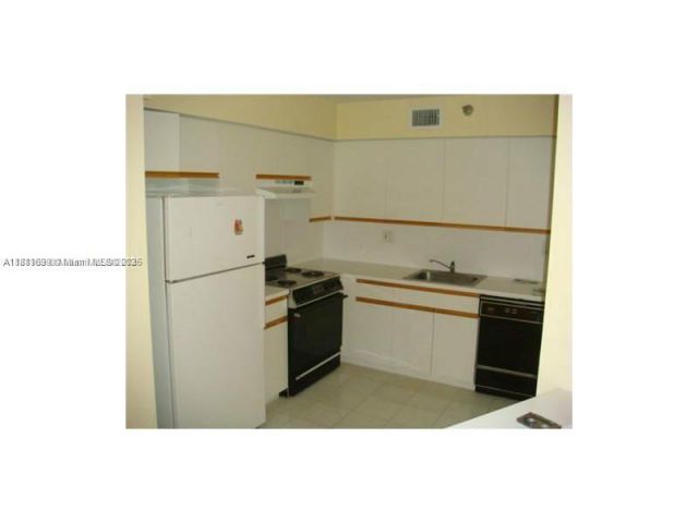 2-bedroom condo for sale in Aventura - 3400 NE 192nd St 2103 - MondialRealty