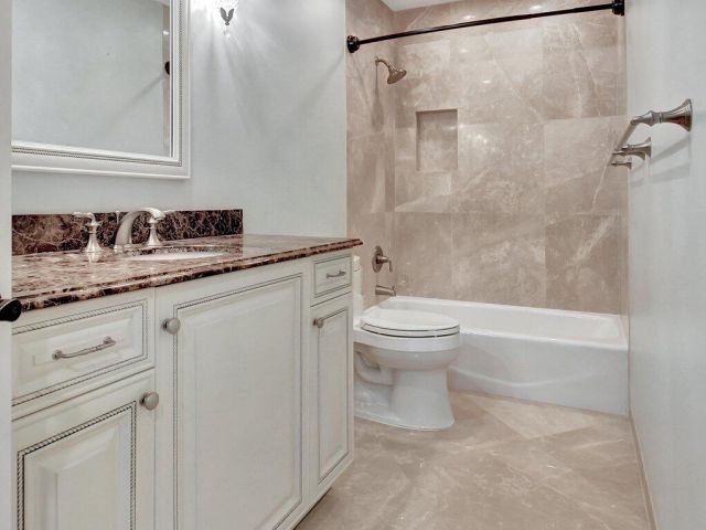 Home for rent at 4517 NW 5th Avenue - photo 6843737