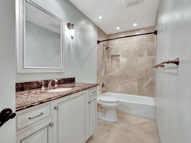 Home for rent at 4517 NW 5th Avenue - photo 6843738