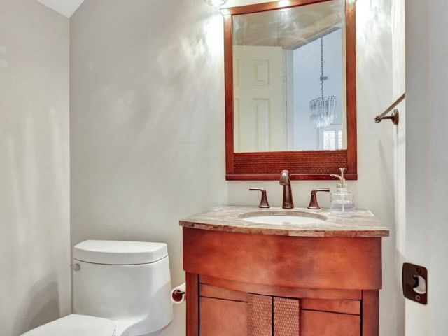 Home for rent at 4517 NW 5th Avenue - photo 6843748