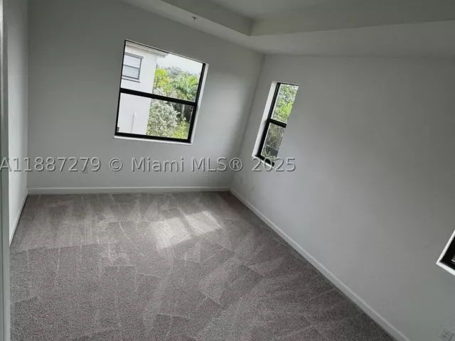 4-bedroom home for sale in Pembroke Pines - 285 SW 159th Ln - MondialRealty