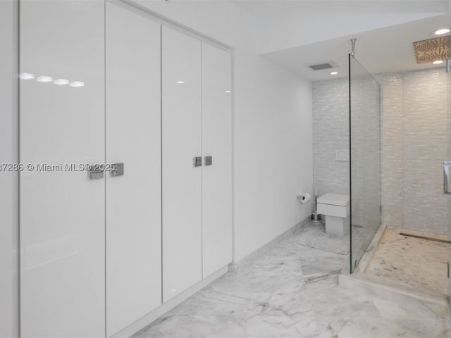 4-bedroom condo for sale in Aventura - 19195 Mystic Pointe Dr 2707 - MondialRealty