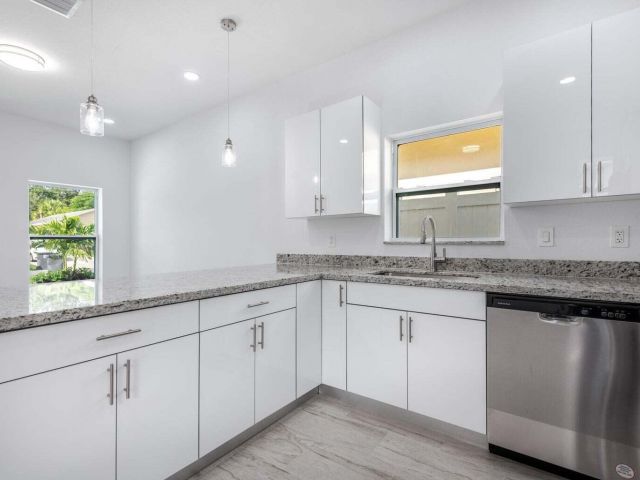 Home for rent at 2827 Saranac Avenue - photo 6599236