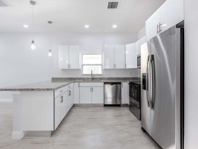 Home for rent at 2827 Saranac Avenue - photo 6599239