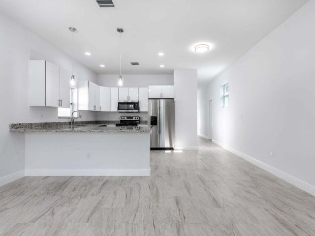 Home for rent at 2827 Saranac Avenue - photo 6599240