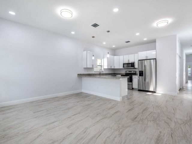 Home for rent at 2827 Saranac Avenue - photo 6599241