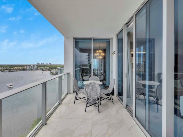 Apartment for rent  Unit #1709 - photo 6599720