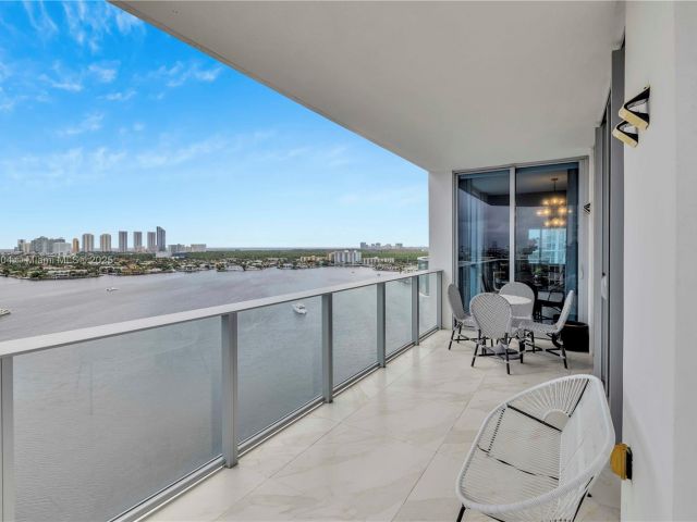 Apartment for rent  Unit #1709 - photo 6599721