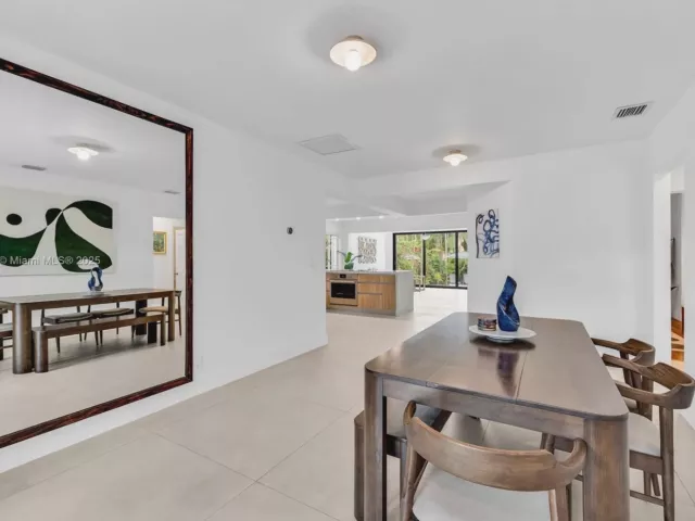 4-bedroom home for rent in Miami - 141 SW 23rd Rd - MondialRealty