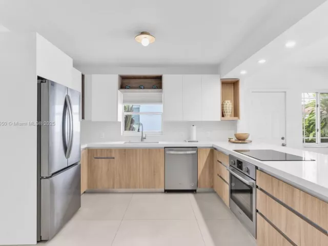 4-bedroom home for rent in Miami - 141 SW 23rd Rd - MondialRealty