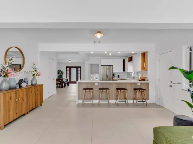 4-bedroom home for rent in Miami - 141 SW 23rd Rd - MondialRealty