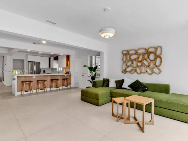 4-bedroom home for rent in Miami - 141 SW 23rd Rd - MondialRealty