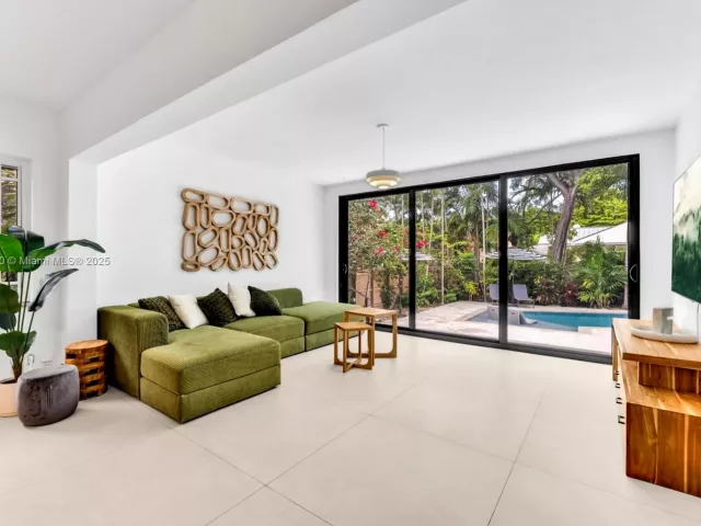 4-bedroom home for rent in Miami - 141 SW 23rd Rd - MondialRealty