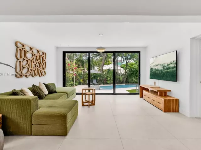 4-bedroom home for rent in Miami - 141 SW 23rd Rd - MondialRealty