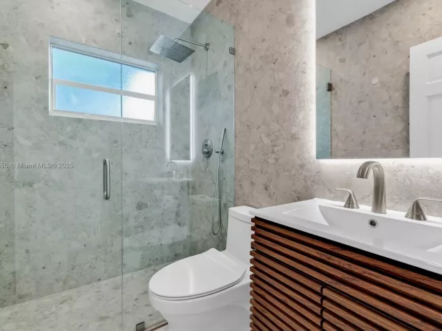 4-bedroom home for rent in Miami - 141 SW 23rd Rd - MondialRealty