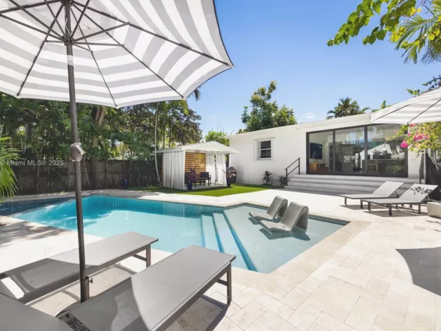 4-bedroom home for rent in Miami - 141 SW 23rd Rd - MondialRealty