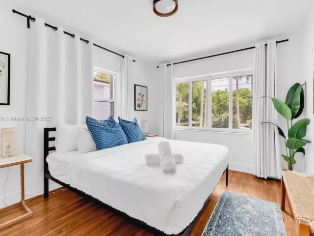 4-bedroom home for rent in Miami - 141 SW 23rd Rd - MondialRealty