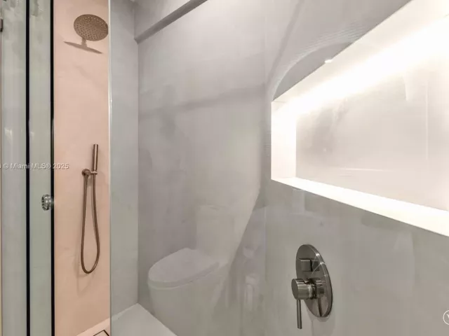 4-bedroom home for rent in Miami - 141 SW 23rd Rd - MondialRealty