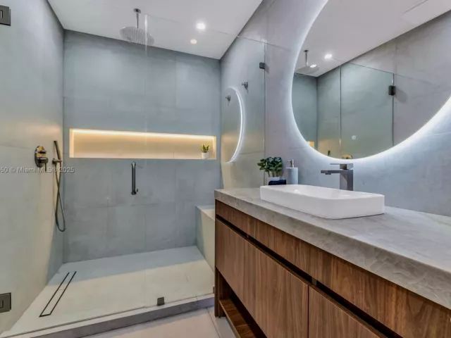 4-bedroom home for rent in Miami - 141 SW 23rd Rd - MondialRealty