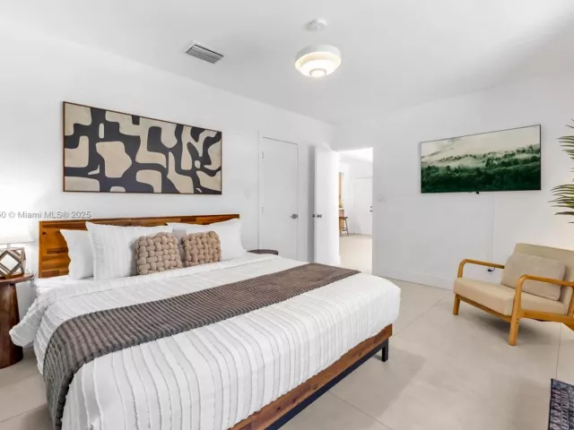 4-bedroom home for rent in Miami - 141 SW 23rd Rd - MondialRealty