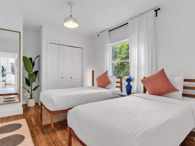 4-bedroom home for rent in Miami - 141 SW 23rd Rd - MondialRealty