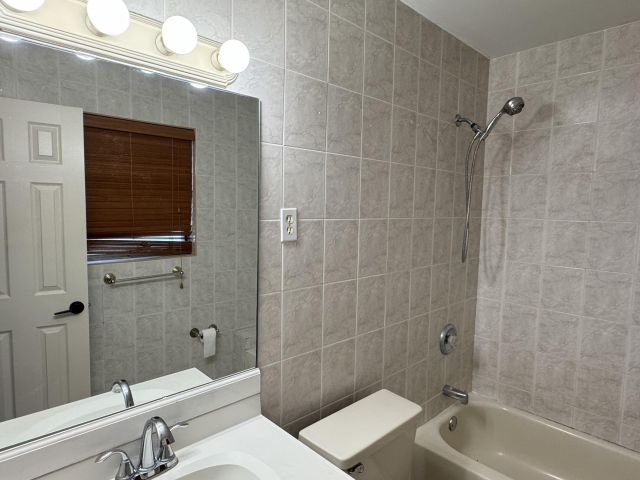 Home for rent at 300 NE 31st Street - photo 6601091