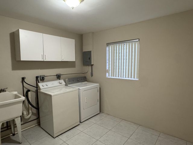 Home for rent at 300 NE 31st Street - photo 6601093