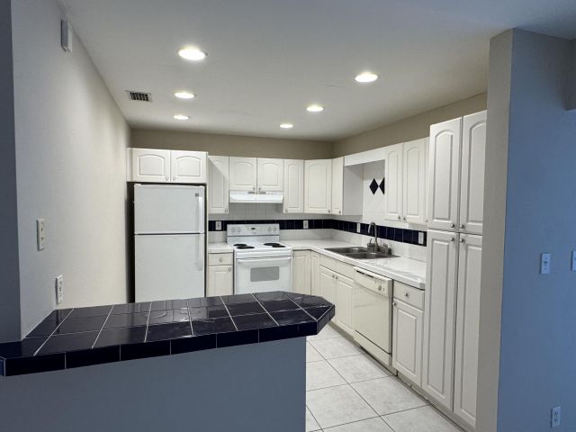 Home for rent at 300 NE 31st Street - photo 6601094