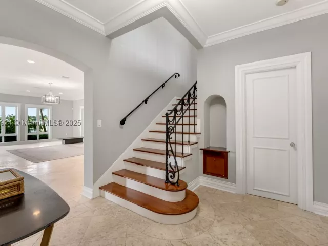 4-bedroom home for rent in Miami Beach - 11 E Rivo Alto Dr - MondialRealty